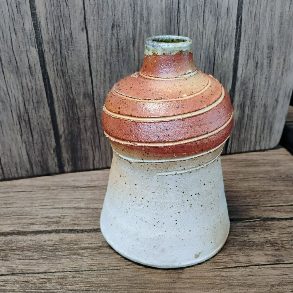 Hand Crafted Pottery Sake Bottle & Cup Set, Rustic Shino Glaze, Artist Signed - Picture 9 of 10